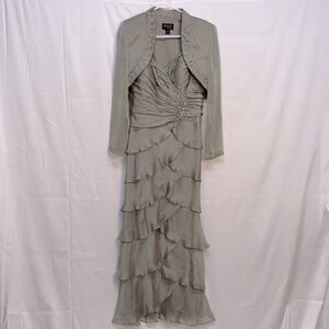 Ignite Evenings by Carol Lin Size 8